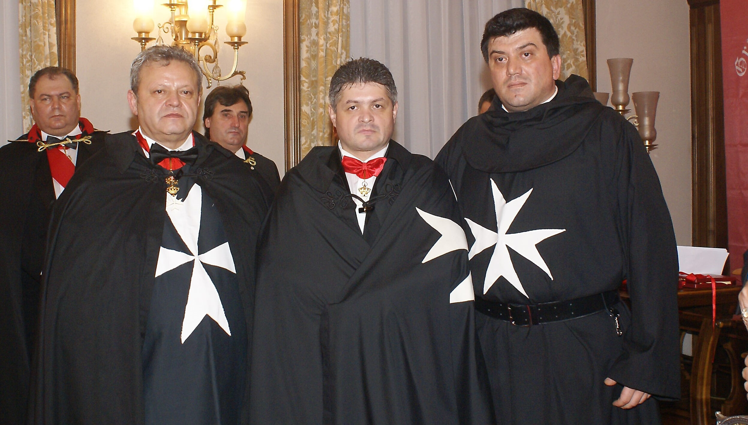 Iulian Moisescu (stînga) și Florin Secureanu (centru) la ceremonia în care cel de-al doilea a fost 